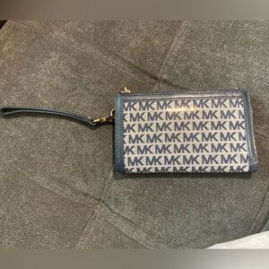 Michael Kors Adele logo smartphone wallet